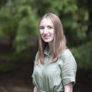 Headshot of Lauryn Mackenzie 