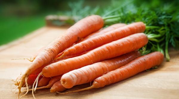 A bundle of carrots on a cutting board