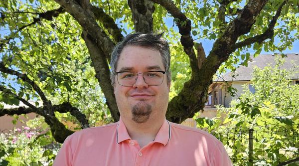 Headshot of Zeke Critchlow